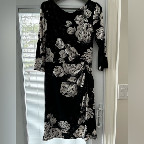 EUC Ladies floral 3/4 sleeve dress - Picture 1 of 4